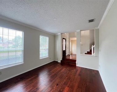 723 Sumner Drive - Photo Thumbnail 4