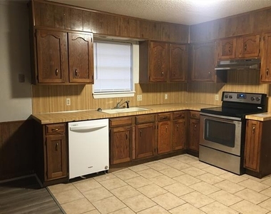 910 Presidio Drive - Photo Thumbnail 3