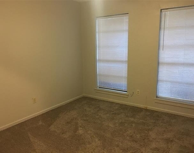 910 Presidio Drive - Photo Thumbnail 9