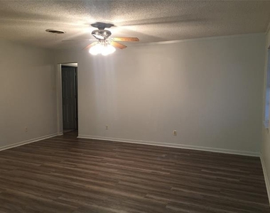 910 Presidio Drive - Photo Thumbnail 4