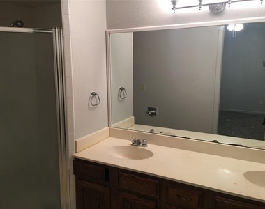 910 Presidio Drive - Photo Thumbnail 8