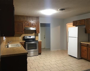 910 Presidio Drive - Photo Thumbnail 2