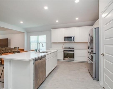 2911 Teak Drive - Photo Thumbnail 4
