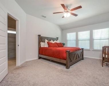 2911 Teak Drive - Photo Thumbnail 9