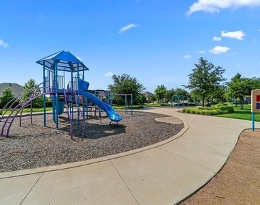 2911 Teak Drive - Photo Thumbnail 17