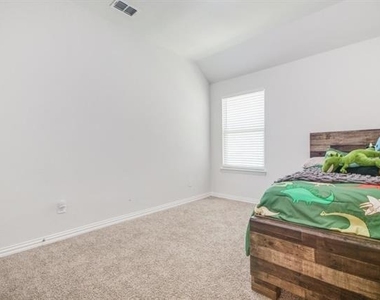 2911 Teak Drive - Photo Thumbnail 11