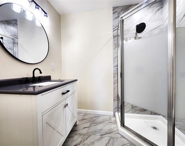 4205 Stuart Street - Photo Thumbnail 6