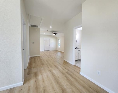 4205 Stuart Street - Photo Thumbnail 7