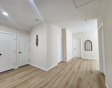 4205 Stuart Street - Photo Thumbnail 10