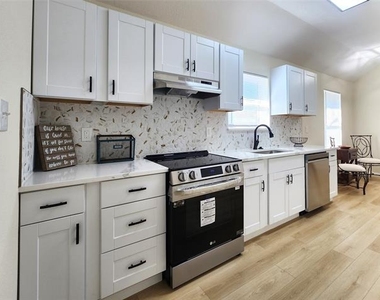 4205 Stuart Street - Photo Thumbnail 14