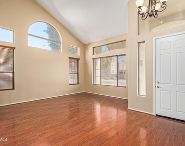 504 N Swallow Lane - Photo Thumbnail 9