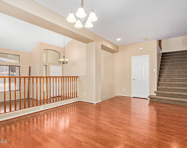 504 N Swallow Lane - Photo Thumbnail 6