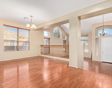 504 N Swallow Lane - Photo Thumbnail 4