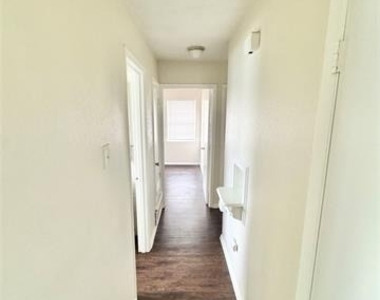 1104 Ashland Drive - Photo Thumbnail 6