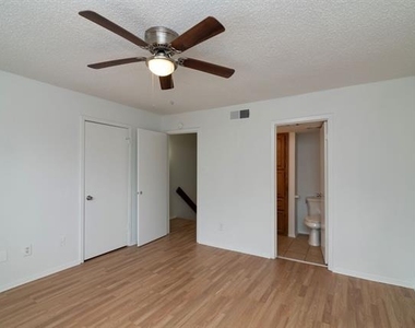 1417 Weiler Boulevard - Photo Thumbnail 10