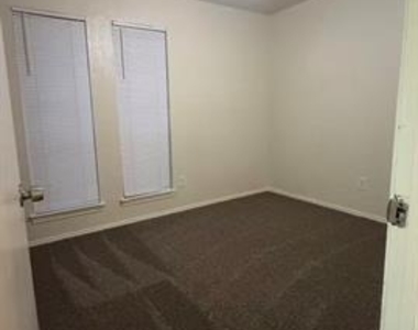 6216 Locust Street - Photo Thumbnail 3