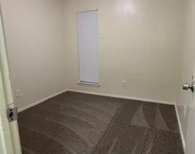 6216 Locust Street - Photo Thumbnail 4