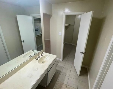 4520 Louisville Drive - Photo Thumbnail 11