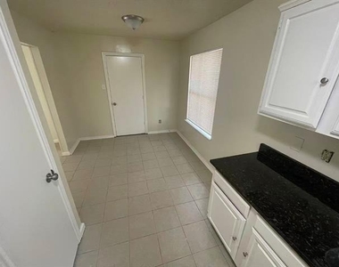 4520 Louisville Drive - Photo Thumbnail 4