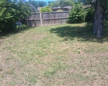 1621 E Park Boulevard - Photo Thumbnail 12