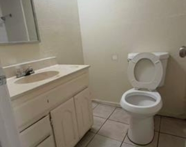 1621 E Park Boulevard - Photo Thumbnail 11