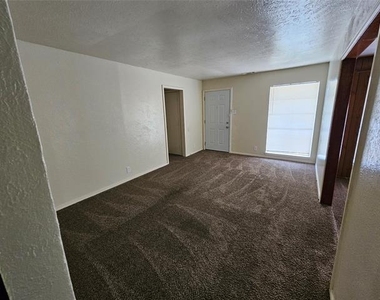1621 E Park Boulevard - Photo Thumbnail 2