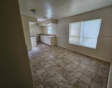 1621 E Park Boulevard - Photo Thumbnail 6