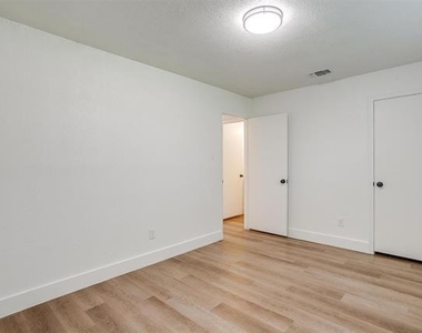1101 Cypress Point - Photo Thumbnail 26