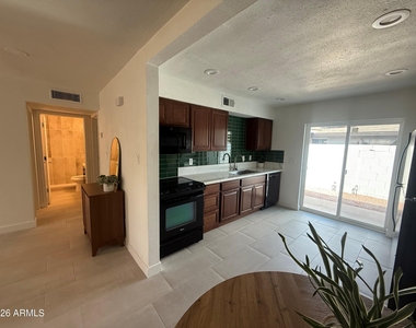 7814 E Heatherbrae Avenue - Photo Thumbnail 4