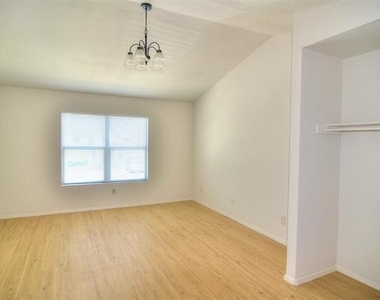2194 Aspen Drive - Photo Thumbnail 4
