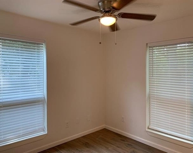 3901 Bois D Arc Street - Photo Thumbnail 8