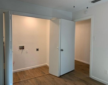 3901 Bois D Arc Street - Photo Thumbnail 18