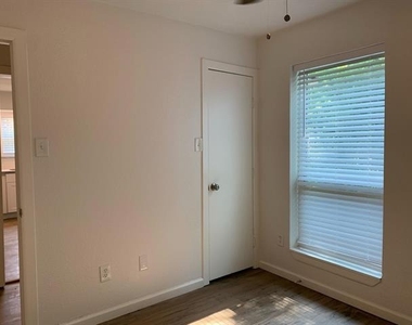 3901 Bois D Arc Street - Photo Thumbnail 5