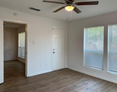 3901 Bois D Arc Street - Photo Thumbnail 12