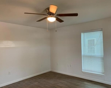 3901 Bois D Arc Street - Photo Thumbnail 15