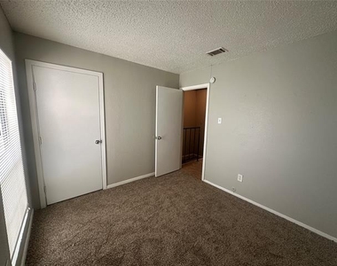 9447 Olde Towne Row - Photo Thumbnail 10