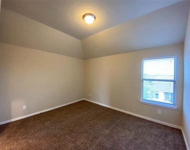 927 Bentley Drive - Photo Thumbnail 26