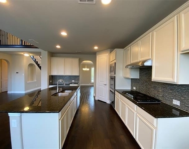 927 Bentley Drive - Photo Thumbnail 9