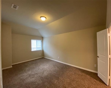 927 Bentley Drive - Photo Thumbnail 29