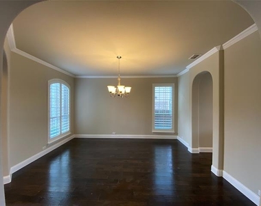 927 Bentley Drive - Photo Thumbnail 5