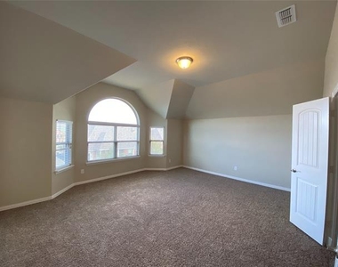 927 Bentley Drive - Photo Thumbnail 31
