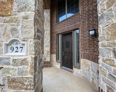 927 Bentley Drive - Photo Thumbnail 1