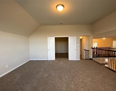 927 Bentley Drive - Photo Thumbnail 30