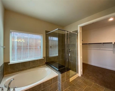 927 Bentley Drive - Photo Thumbnail 19