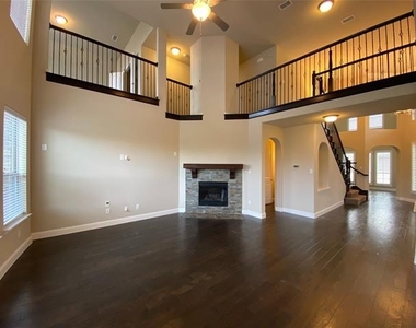 927 Bentley Drive - Photo Thumbnail 13