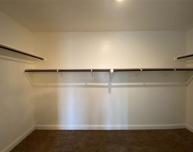 927 Bentley Drive - Photo Thumbnail 20
