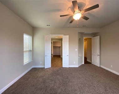 927 Bentley Drive - Photo Thumbnail 17