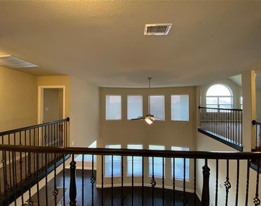 927 Bentley Drive - Photo Thumbnail 22