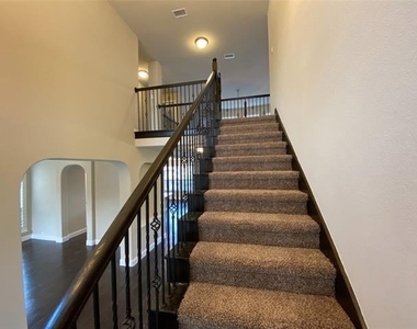 927 Bentley Drive - Photo Thumbnail 21