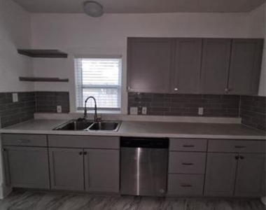 2329 Connor Avenue - Photo Thumbnail 13